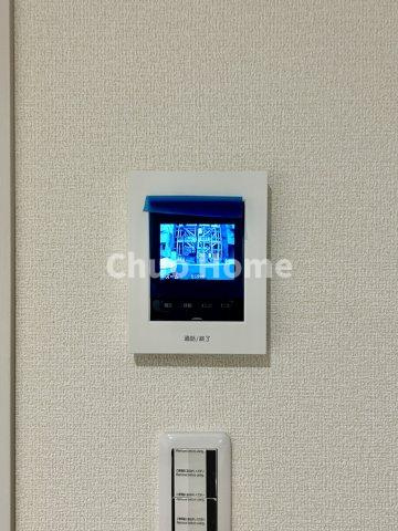 江戸川区篠崎町3丁目新築分譲住宅のセキュリティ|【モニターホン】誰が来たかすぐにわかるカラーモニター付きインターホン。通話ボタンを押すまでは室内の音は漏れていませんので相手を確かめてから応対できます。