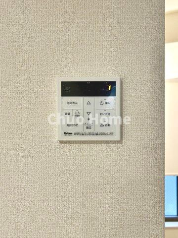 江戸川区篠崎町3丁目新築分譲住宅の発電・温水設備|【給湯リモコン】外での一日を忘れさせてくれるオートバス機能でお好みの湯量・温度に調整された浴槽。