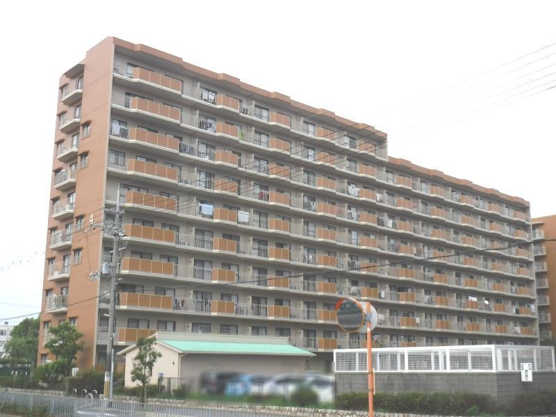 白川高層住宅4号棟の外観
