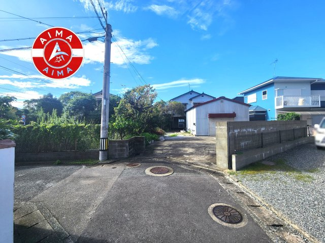 福岡市南区鶴田4丁目第6-2棟（1号棟）の前面道路含む現地写真|前面道路は閑静な住宅地をはしる車通りの少ない道路。お車の出し入れが苦手なママや小さなお子様にも安心ですね。しっかり舗装もされているので、ベビーカーや自転車で通っても快適に通行できます。
