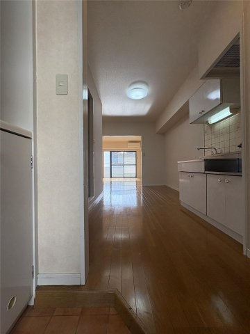 コート新屋敷の玄関