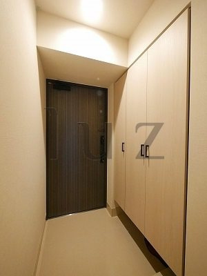 バースシティ横浜大通り公園の玄関