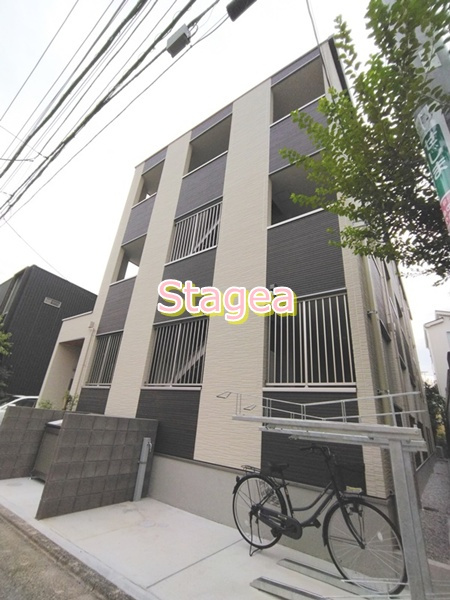プランドール浦和仲町のエントランス