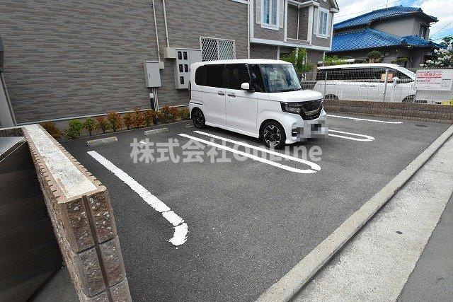 メゾン静の駐車場