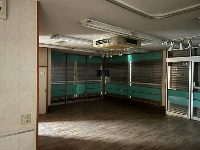 川島店舗兼住居の寝室