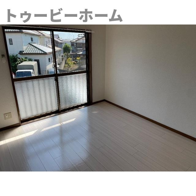 サンライズⅢの居間・リビング|こちらの居間で趣味の時間をお楽しみください
