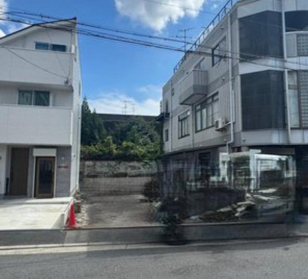 西ノ京御輿岡町(円町駅）　新築戸建ての前面道路含む現地写真