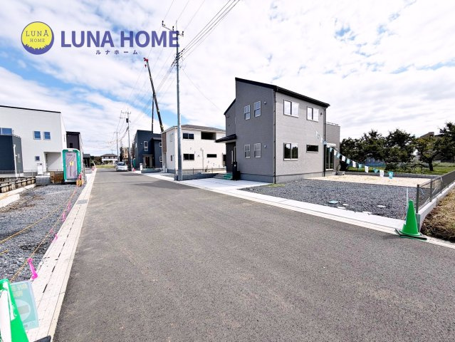 笠間市旭町第13　新築戸建　6号棟の前面道路含む現地写真|ルナホームは、物件のメリット・デメリットもわかりやすくご説明いたします♪