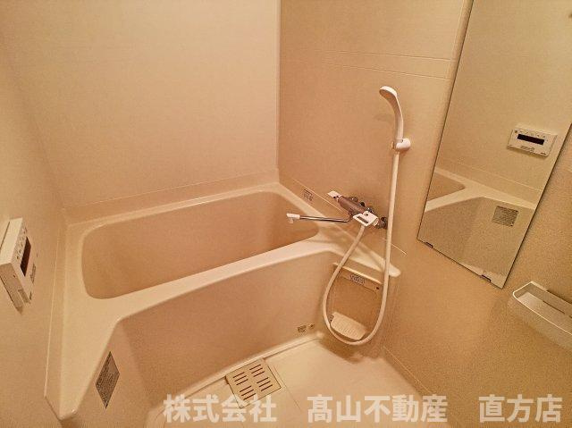 直方市大字頓野のアパートの浴室
