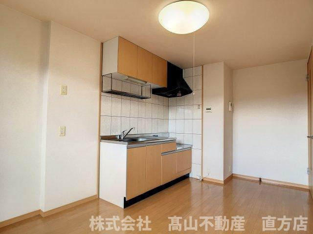 直方市大字頓野のアパートの居間・リビング