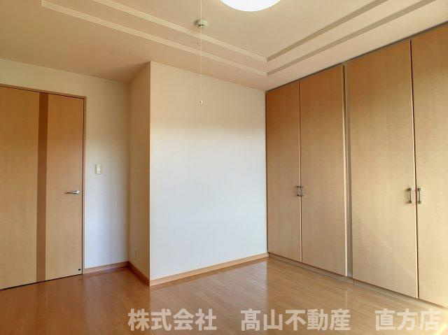 直方市大字頓野のアパートの洋室