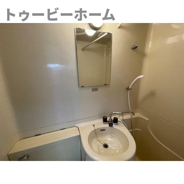 メゾンラハイナの洗面所|脱衣スペースもあります