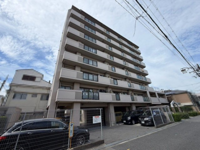 【外観】 | ユニライフ住吉おりおの | 【駐車場】敷地内駐車場（月額：14000円＝17000円）ございますよ！空き状況確認必要です！詳しくは担当までお問い合わせください！