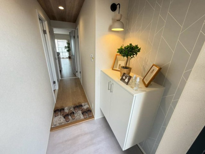 【玄関】 | ユニライフ住吉おりおの | お客様にとって満足できる物件探しのお手伝いをさせていただきます。知識豊富なスタッフにお気軽にお問い合わせください。