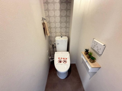 【トイレ】 | ユニライフ住吉おりおの | 温水便座洗浄便座ですので、寒い日も温かい便座で安心して使用していただけますよ！温水便座洗浄便座ですので、寒い日も温かい便座で安心して使用していただけますよ！