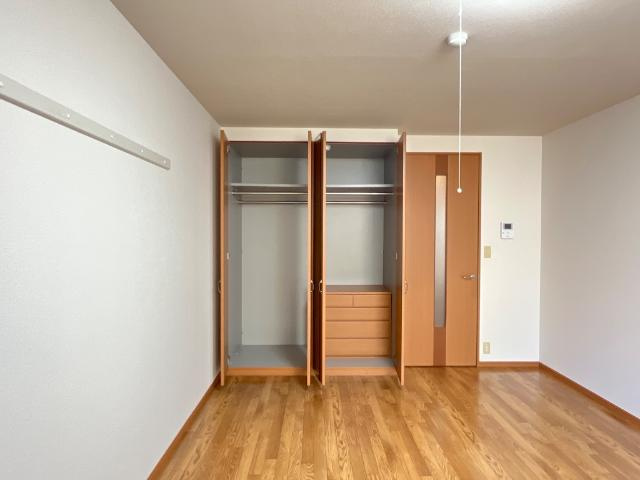 コンフォール三宅の収納|クローゼット