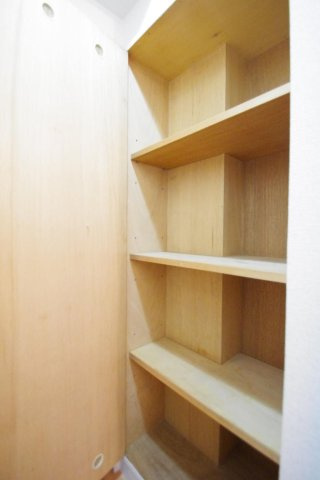 コート新屋敷の玄関