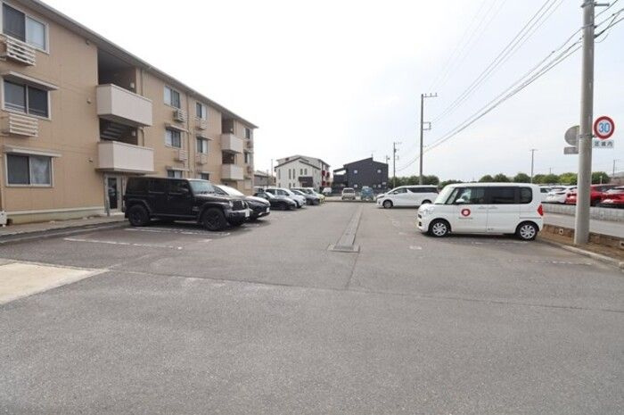 エミネンスＭの駐車場