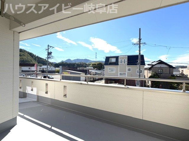 岐阜市粟野東！築8年再生住宅！ゆとりの広さの5LDK！お車並列3台可能！IHクッキングヒーター搭載！のバルコニー|岐阜市粟野東！築8年再生住宅！ゆとりの広さの5LDK！お車ラクラク並列3台可能！IHクッキングヒーター搭載！