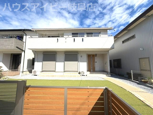 岐阜市粟野東！築8年再生住宅！ゆとりの広さの5LDK！お車並列3台可能！IHクッキングヒーター搭載！の外観|岐阜市粟野東！築8年再生住宅！ゆとりの広さの5LDK！お車ラクラク並列3台可能！IHクッキングヒーター搭載！