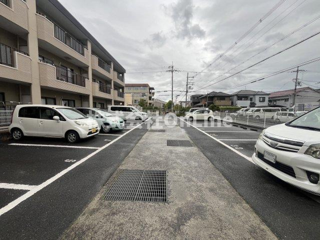 八尾市東太子２丁目の賃貸マンションの駐車場