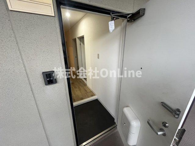 八尾市東太子２丁目の賃貸マンションの玄関