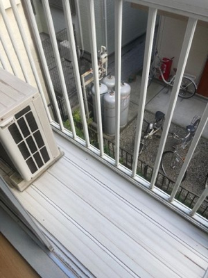 【バルコニー】 | エステートピア三咲 | クリーニング前のお部屋です。参考：202号