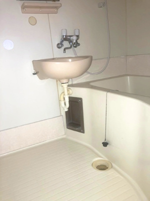 【浴室】 | エステートピア三咲 | クリーニング前のお部屋です。参考：202号