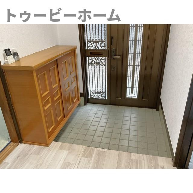 所沢市山口戸建の玄関|明るい玄関です