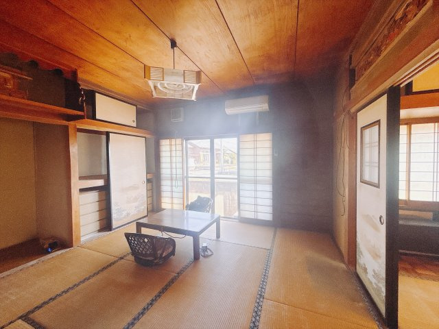 【中古戸建】高崎市島野町の和室|■和室｜和室を書斎にしたり、冬にはコタツを敷いて家族みんなで年越しをするのもいいですね。家族みんなのお気に入りの空間になります♪