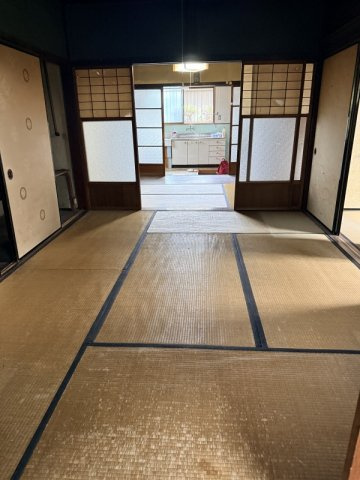 足軽組屋敷内の庭のある昭和元年築の木造住宅の和室