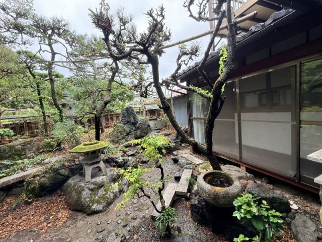 足軽組屋敷内の庭のある昭和元年築の木造住宅