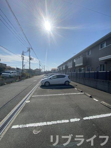 ウエストサイドスクエアの駐車場