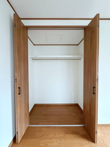 安芸区矢野東4丁目 No.3の収納|全居室収納☆
6帖洋室のクローゼットです♪