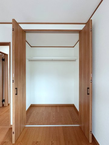 安芸区矢野東4丁目 No.3の収納|全居室収納☆
6帖洋室のクローゼットです♪