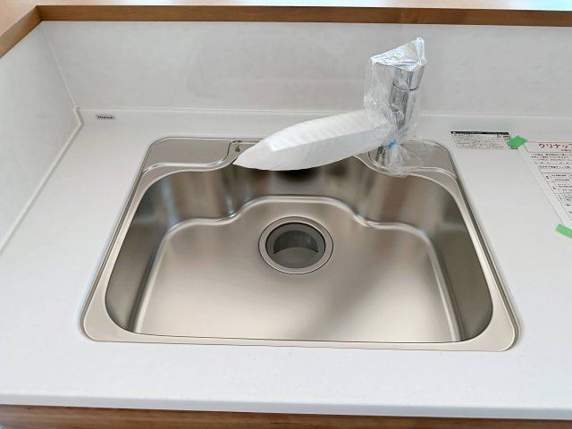 安芸区矢野東4丁目 No.3のキッチン|浄水機能付きステンレスシンク☆
ステンレスシンクは傷や汚れに強く、お手入れも簡単で使いやすいです♪
さらにワンタッチで浄水に切り替えができる為とても便利です！