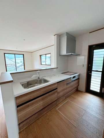 安芸区矢野東4丁目 No.3のキッチン|人造大理石天板使用のシステムキッチン☆
人造大理石天板は水垢が付きにくく汚れが落ちやすいのでお手入れも楽ちんです♪