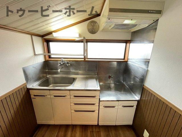 ワイケイパレスのキッチン|退去前につき、前回募集時のお写真です。