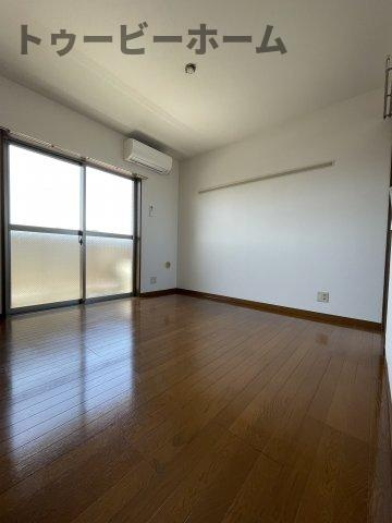 モンシャトー参番館の寝室|落ち着いて過ごせるお部屋なので、寝室にいかがでしょうか