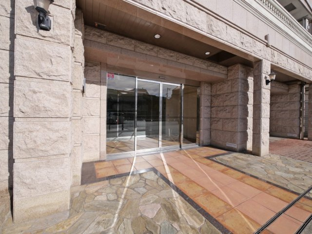 大阪市福島区海老江５丁目の賃貸マンションのエントランス