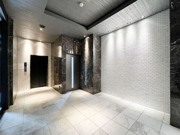 S-RESIDENCE星ヶ丘のエントランス