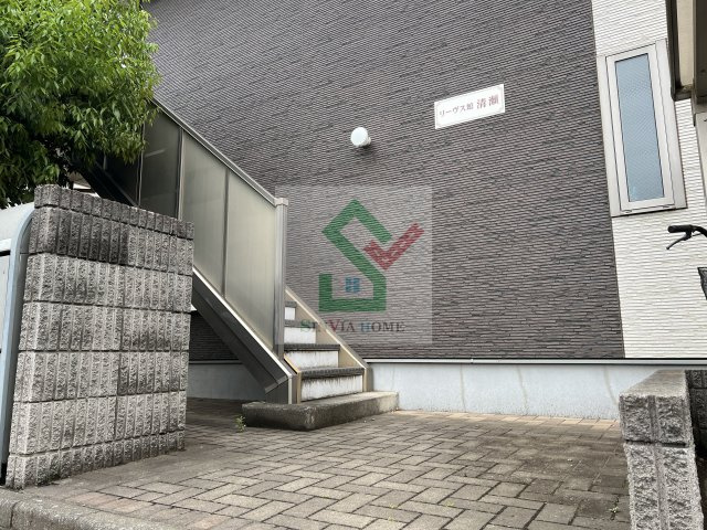 リーヴス館清瀬のエントランス