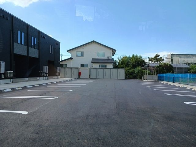 サニーコートの駐車場