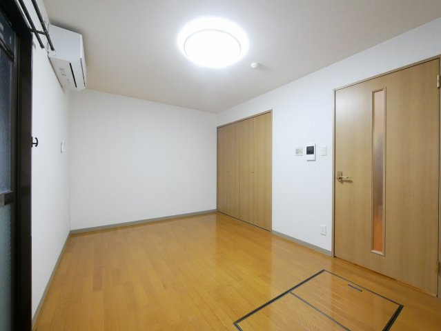 フクダ不動産新大宮マンションの寝室|開放的な寝室です