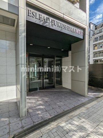 エスリード福島WESTのエントランス