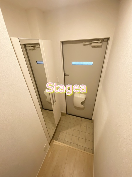 メゾンフォレスタの玄関