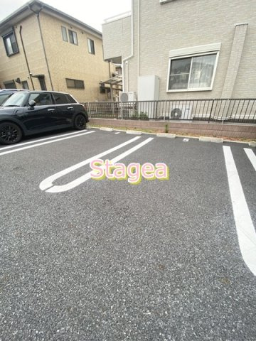 メゾンフォレスタの駐車場