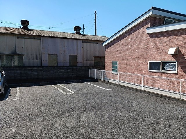 アルバーダＢの駐車場