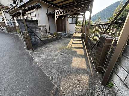 安佐北区小河原町　の駐車場