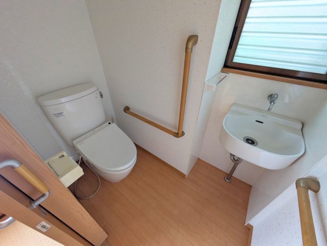 祝谷5丁目戸建てのトイレ|シンプルで使いやすいトイレです